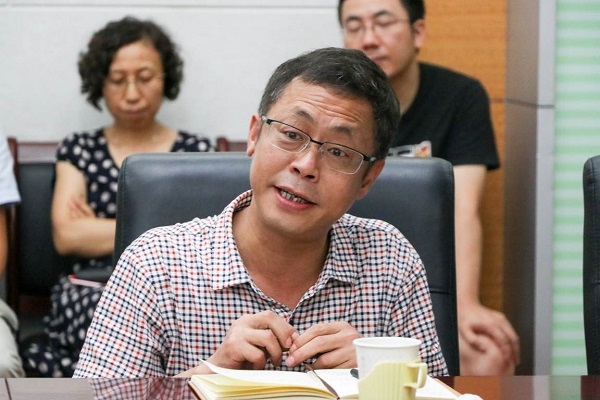 成人漫画
院长隆克平.jpg